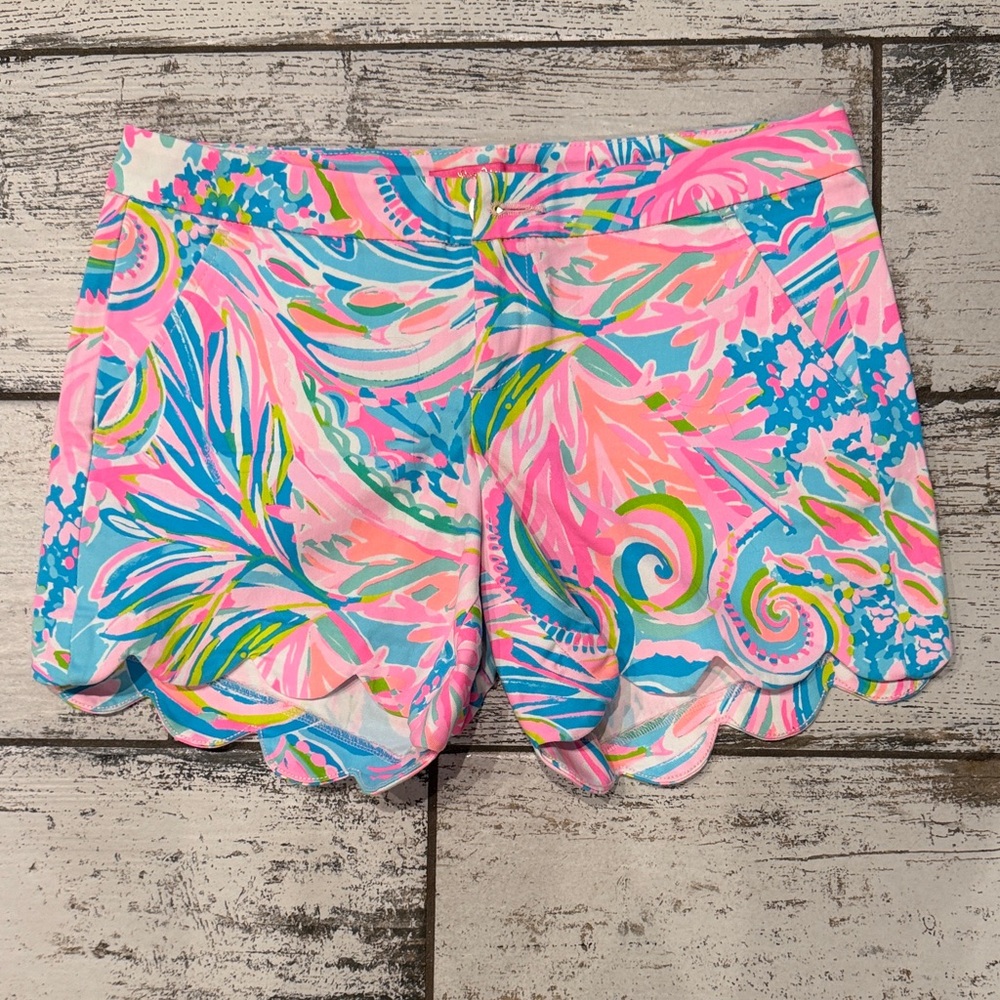 Lilly Pulitzer Buttercup Shorts w scalloped hem